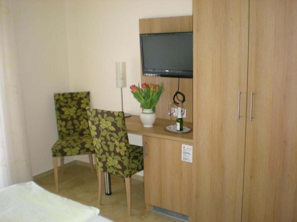 Hotel Goldener Loewe Guenzburg Bilik gambar